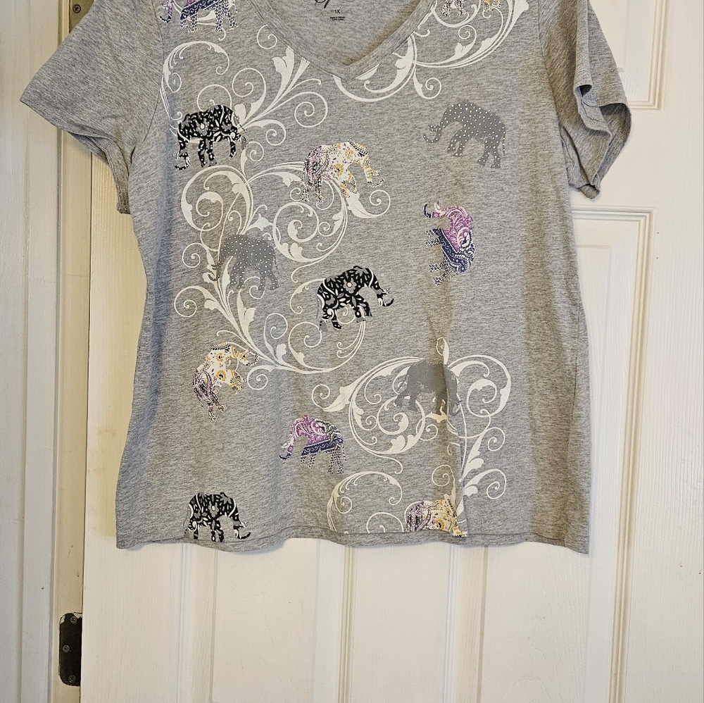 Style & Company T-shirt For Women, Sport V Neck, short Sleeve, Size 1X. Elephant